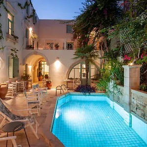 https://mythos-suites-hotel.rethymnohotels.net